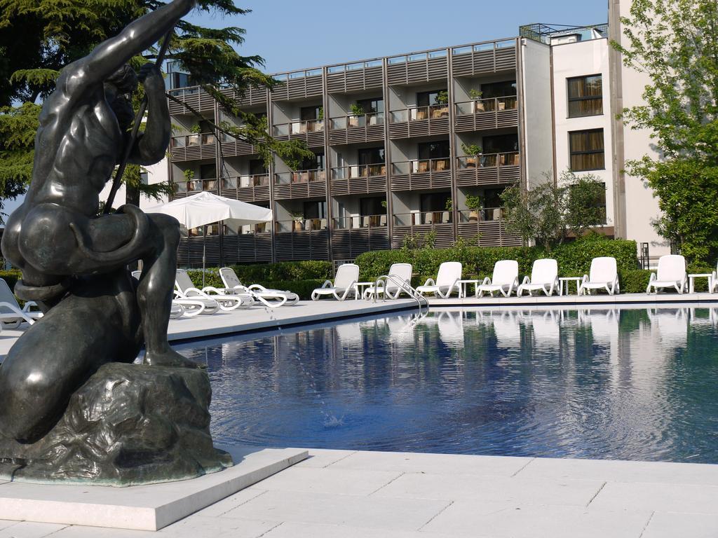 דסנזאנו דל גארדה Hotel Acquaviva Del Garda מראה חיצוני תמונה